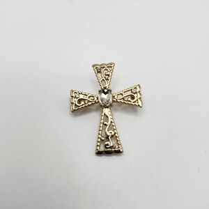 Beautiful gold tone filigree rhinestone Cross pin brooch!
